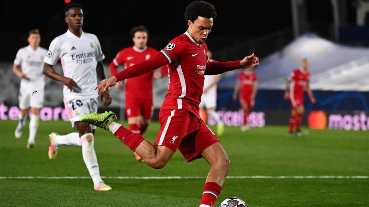 Alexander-Arnold durante el partido de ayer ante el Real Madrid