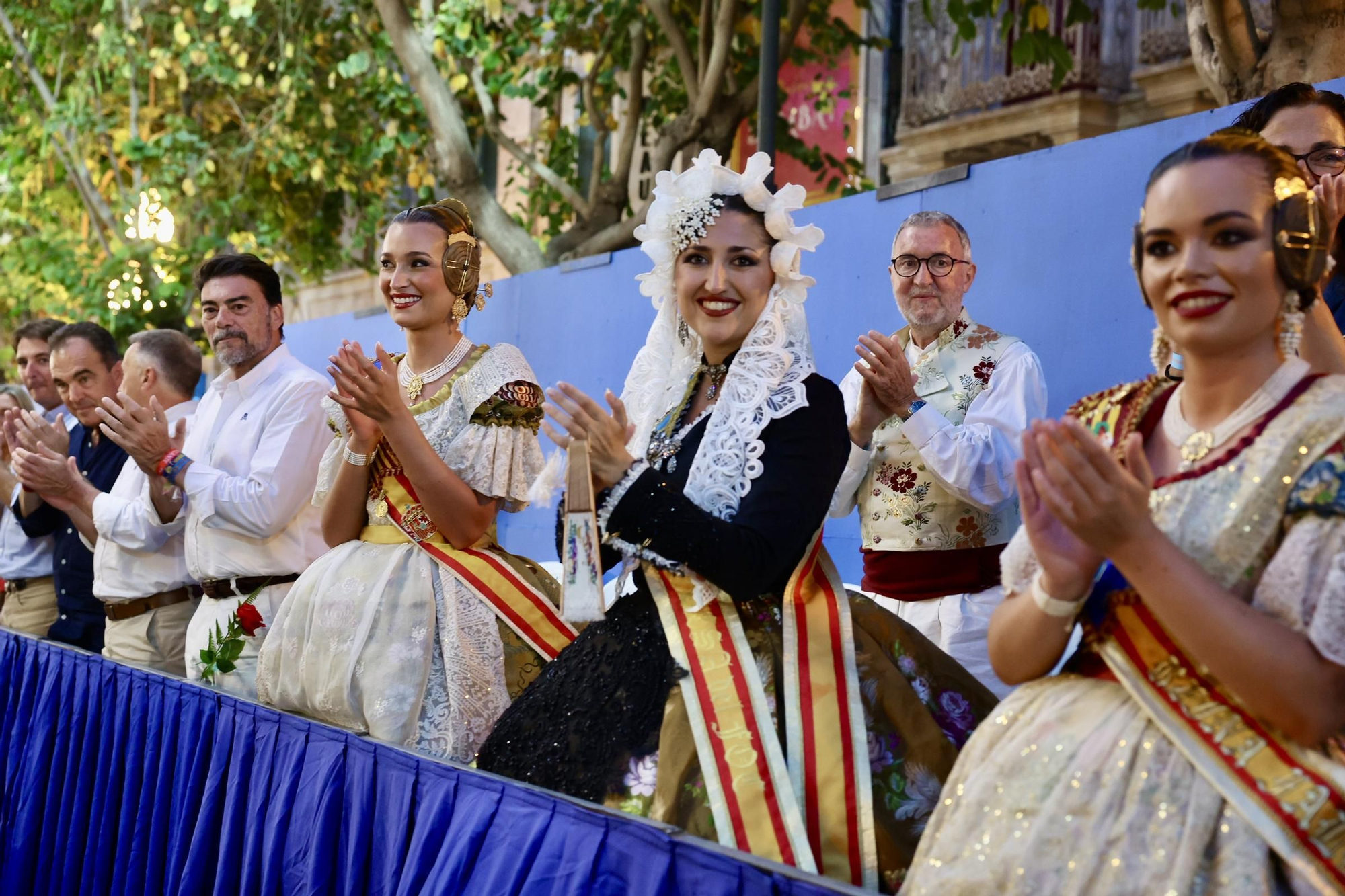 Primera jornada de Ofrenda de las Hogueras de Alicante