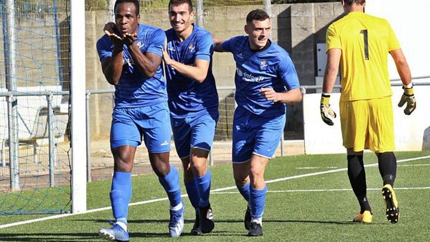 Els jugadors del Bescanó celebrant el gol de la victòria contra l&#039;Escala.