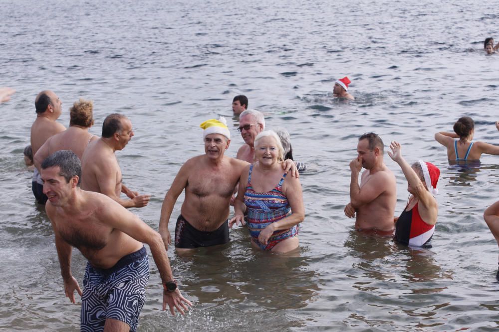 Primer bany de l'Any a 2018 - Sant Feliu de Guíxols