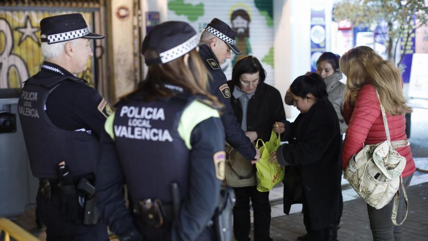 Operativo de la Policía Local contra el botellón.