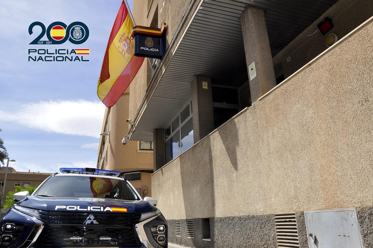Una patrulla en la Comisaría de Elda.