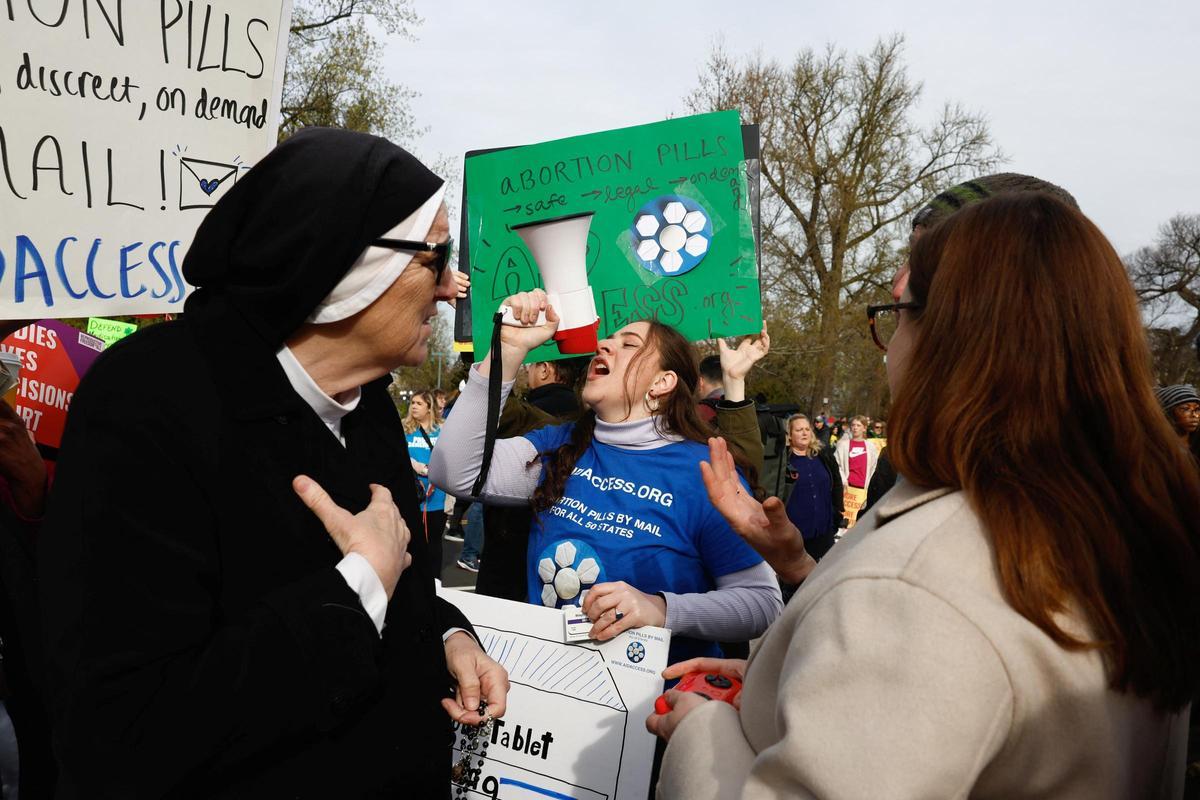 La Corte Suprema de Estados Unidos escucha argumentos sobre el fármaco abortivo mifepristona