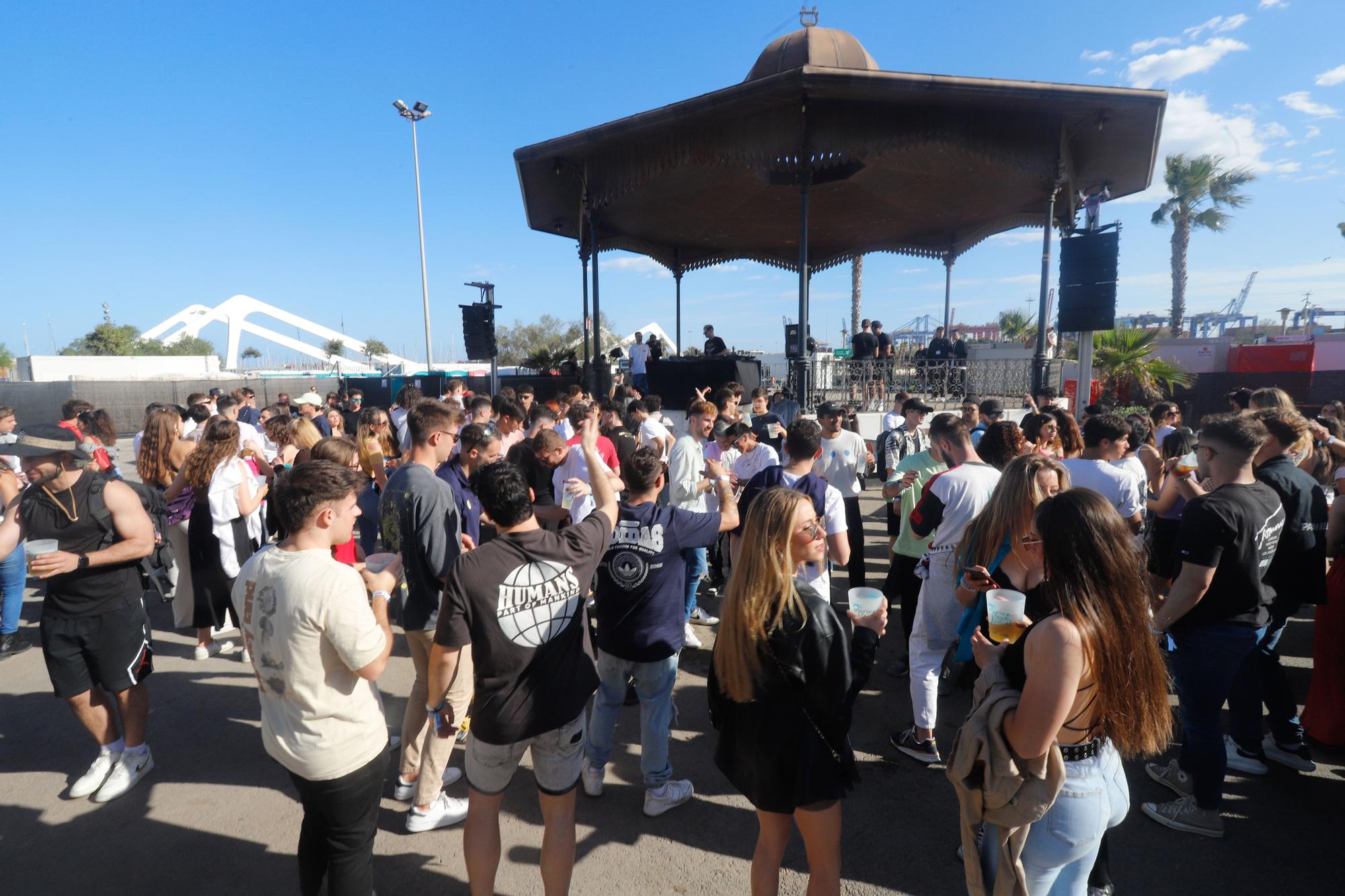 Búscate en las paellas universitarias de la Marina de València