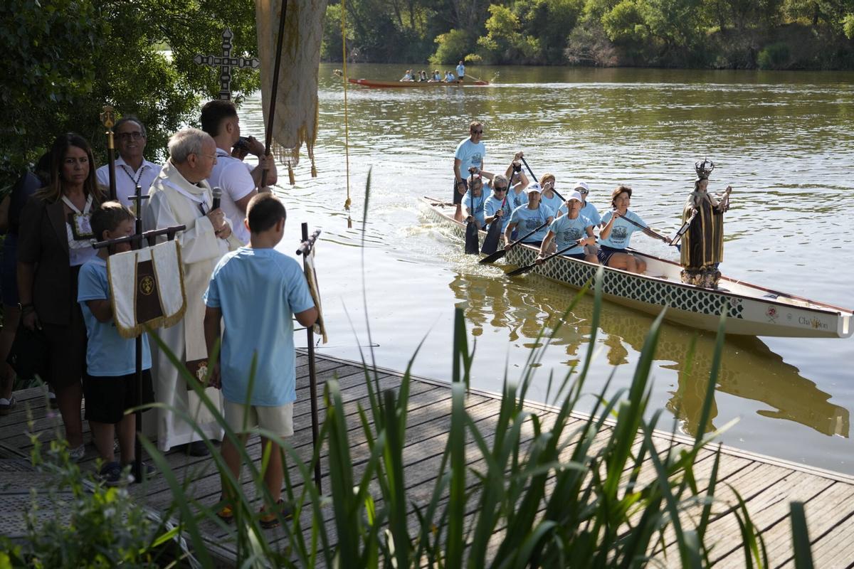 Procesión fluvial de la Virgen del Carmen, en colaboración con pirgagüistas zamoranos Procesión fluvial de la Virgen del Carmen, en colaboración con pirgagüistas zamoranos