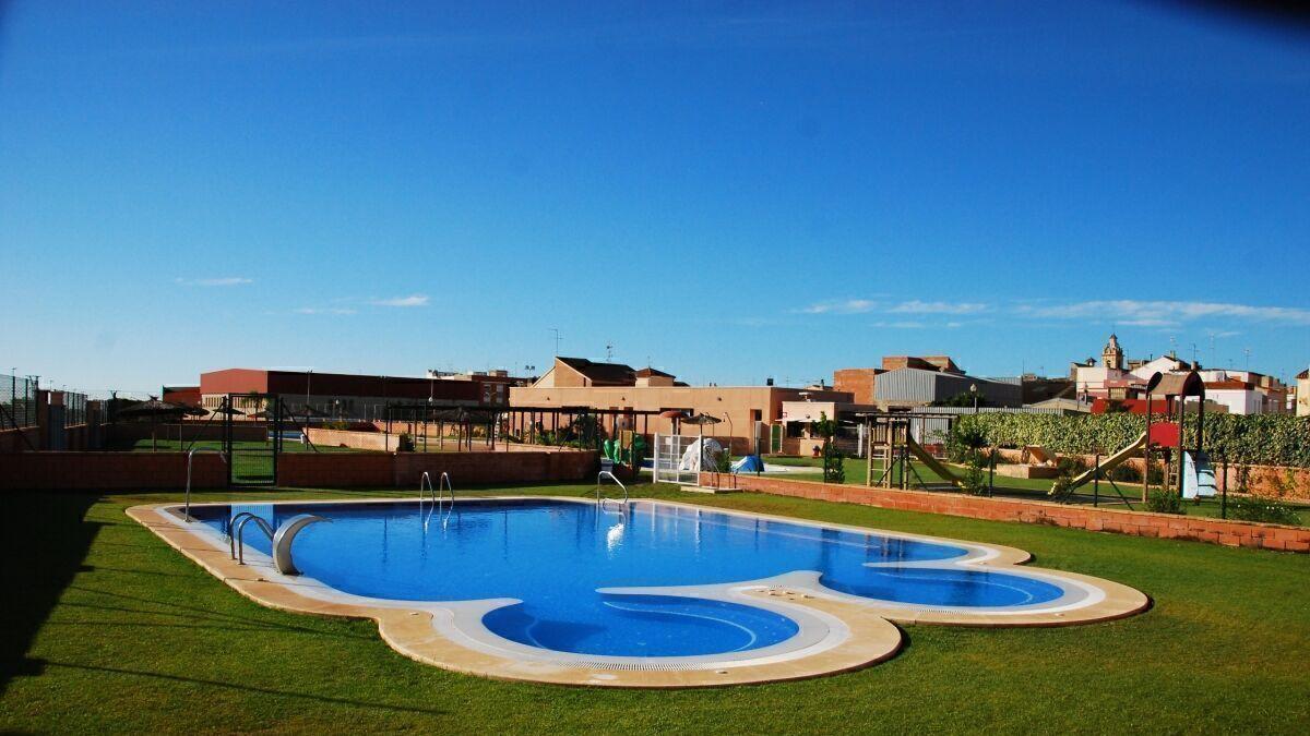Imagen de archivo de la piscina y el jacuzzi.