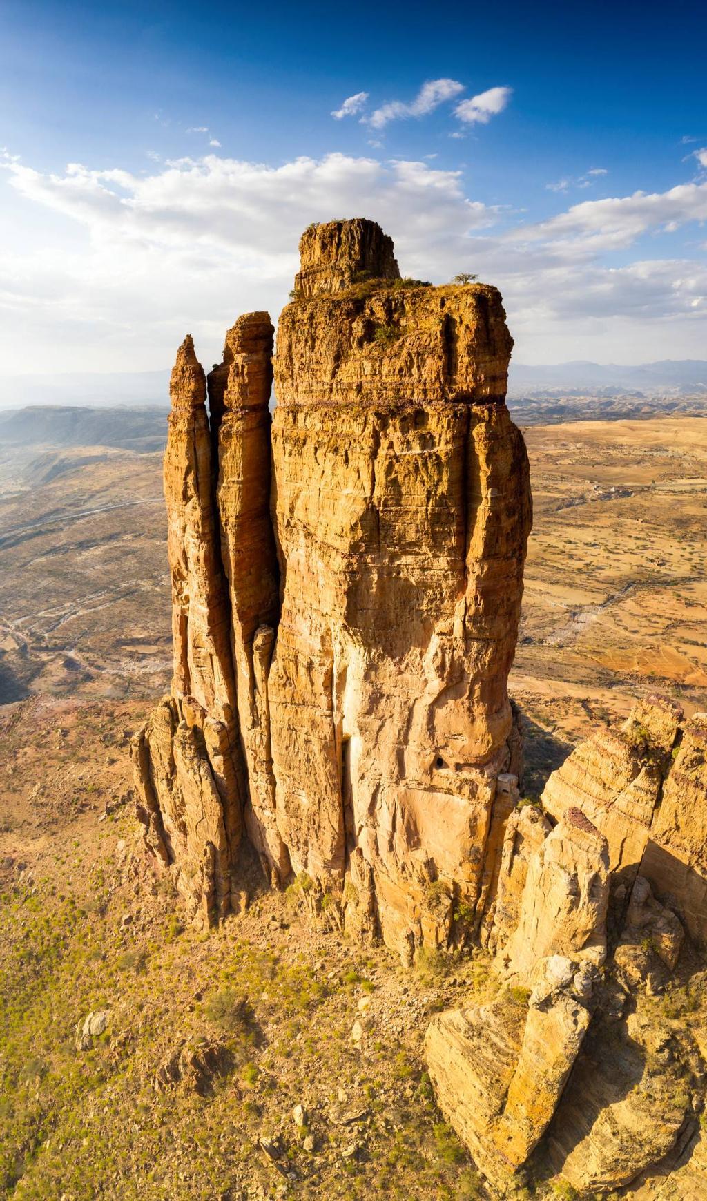 La iglesia se encuentra en esta gran roca.