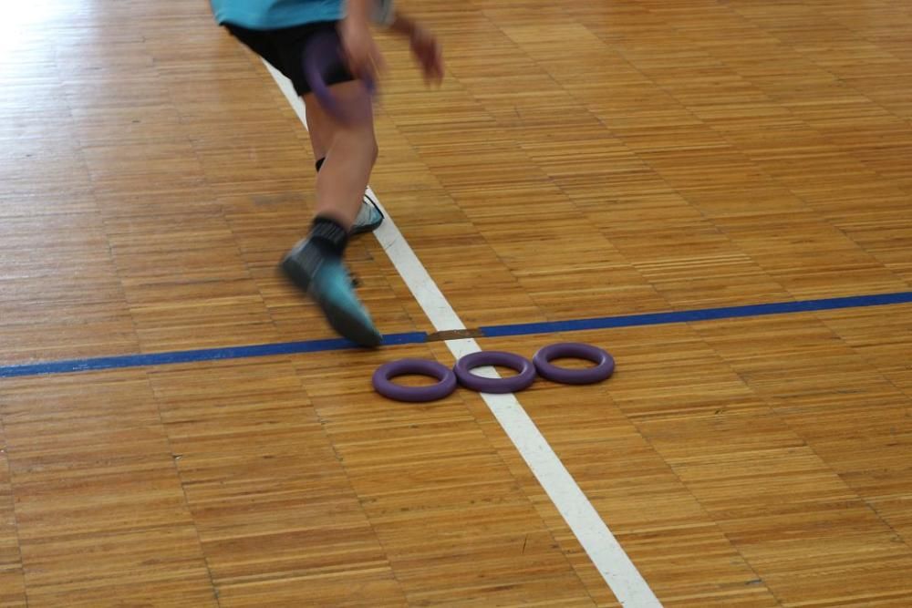 Jugando al atletismo en Alcantarilla