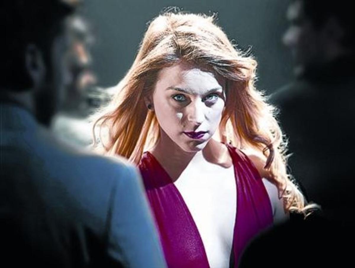 Nausicaa Bonnín, en una escena de ’La dama de les camèlies’.