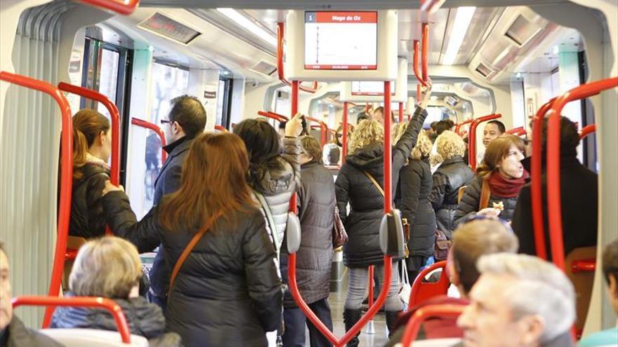 Zaragoza pagará 420.000 euros al tranvía por el déficit de pasajeros