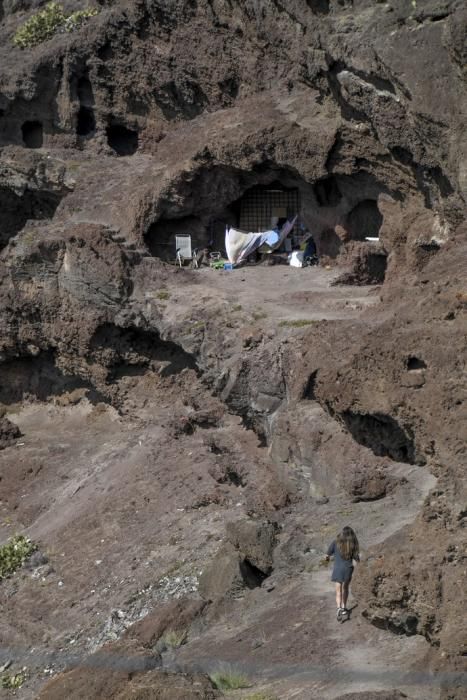 LAS PALMAS DE GRAN CANARIA 16-01-2019 LAS PALMAS DE GRAN CANARIA. Reportaje sobre el abandono de la cueva de Los Canarios. Reportaje sobre el abandono de la cueva de Los Canarios.  FOTOS: JUAN CASTRO