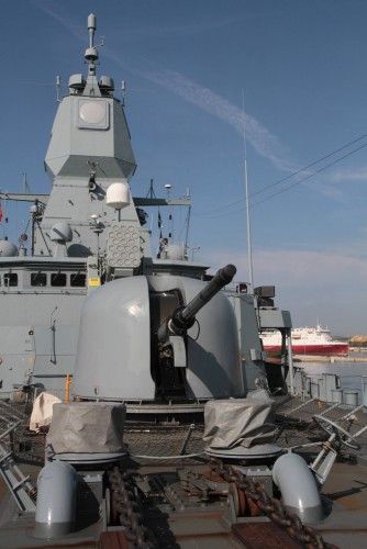 Die Fregatte "Hamburg" im Hafen von Palma