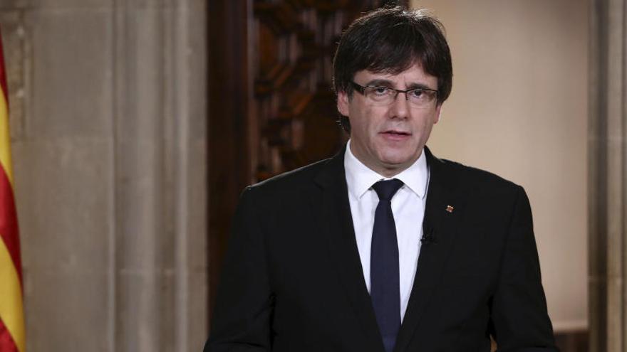 Puigdemont demana la mediació mentre espera per aplicar els resultats del referèndum