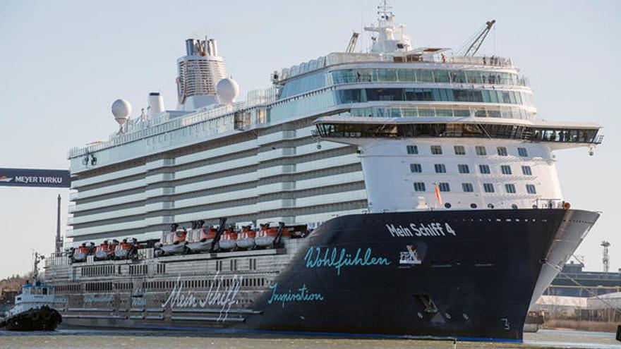 El coloso de la alemana TUI Cruises &#039;Mein Schiff 4&#039; recala en el Puerto