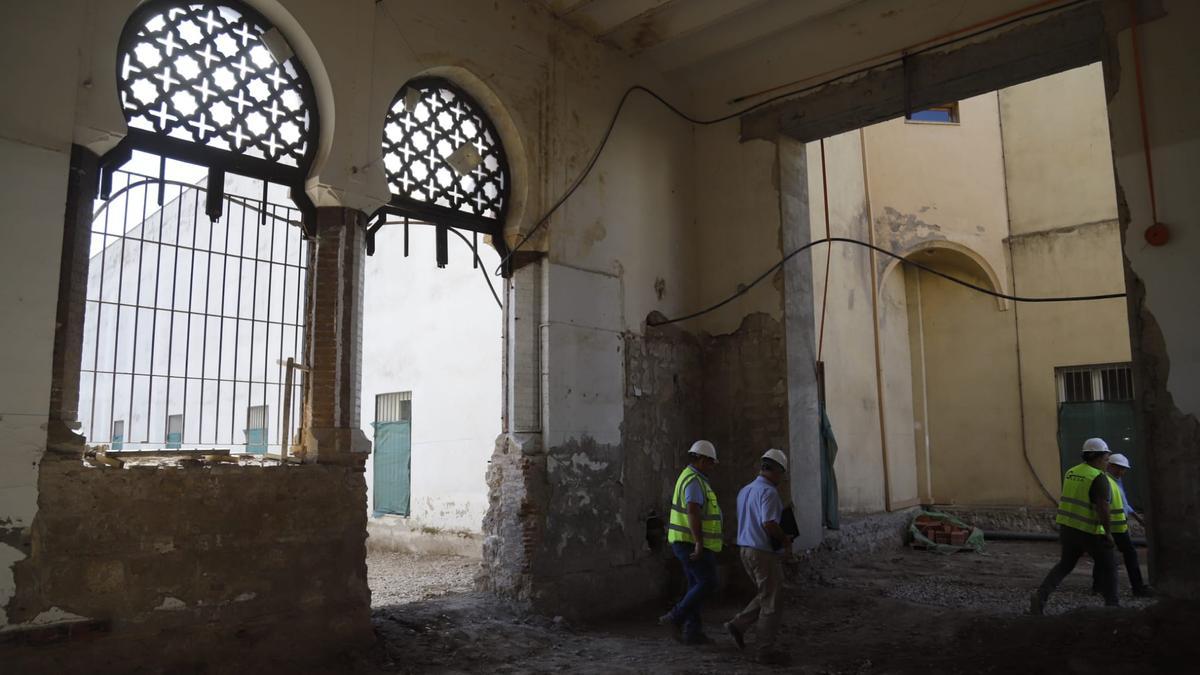 Hallan una alberca y una serliana en las obras que unen Capitulares con los jardines de Orive.