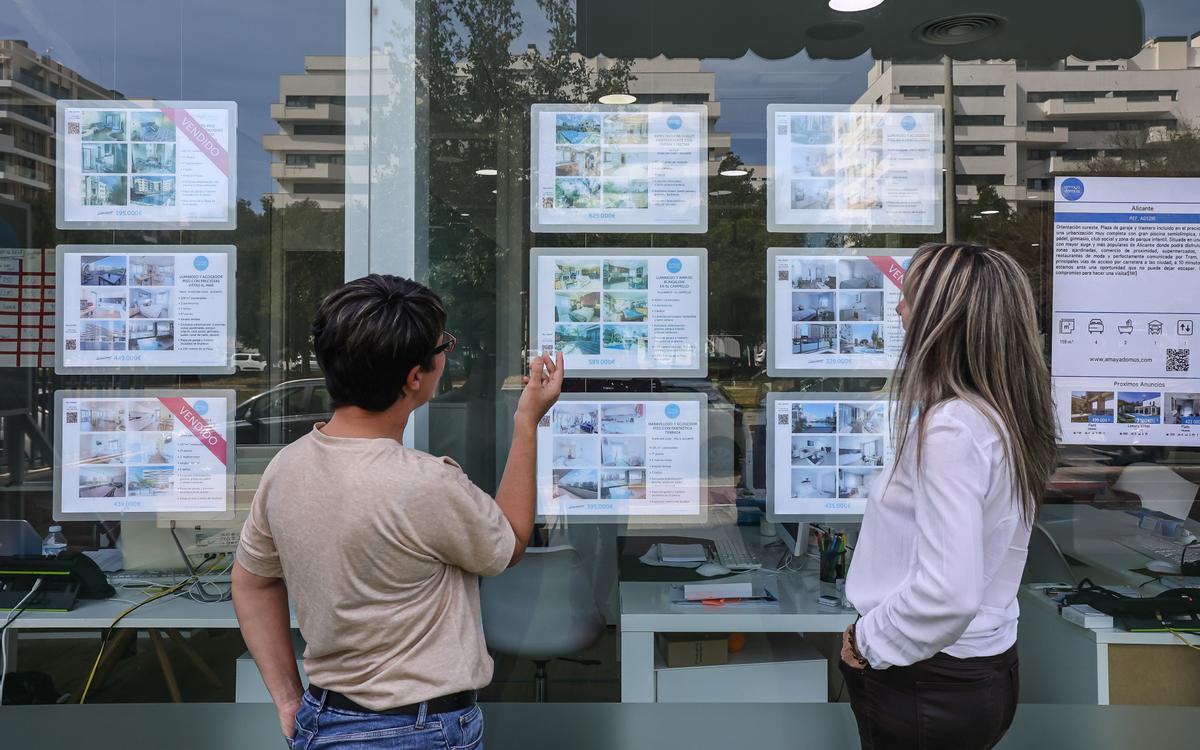 Una inmobiliaria en la ciudad de Alicante.