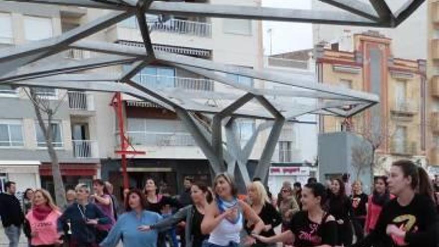 Vinaròs encara el Carnaval  a ritmo de zumba