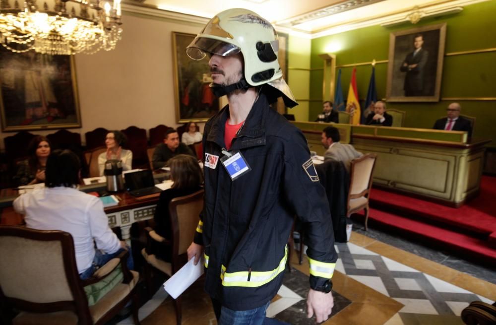 Manifestación de bomberos de toda España en Oviedo por Eloy Palacio