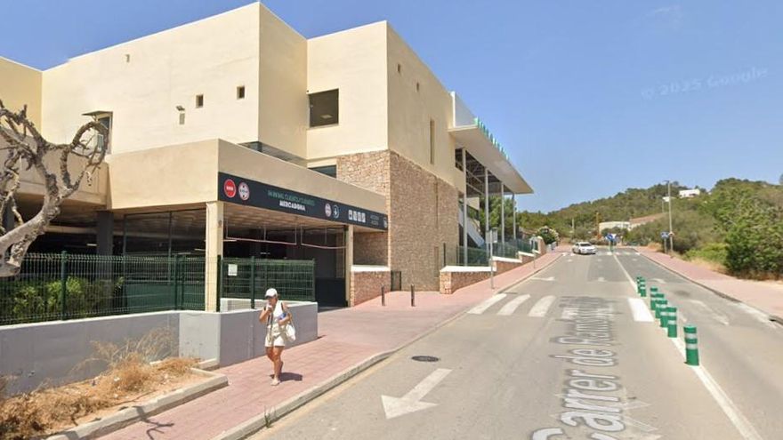 Permanece en estado muy grave el joven de 25 años precipitado en Sant Antoni