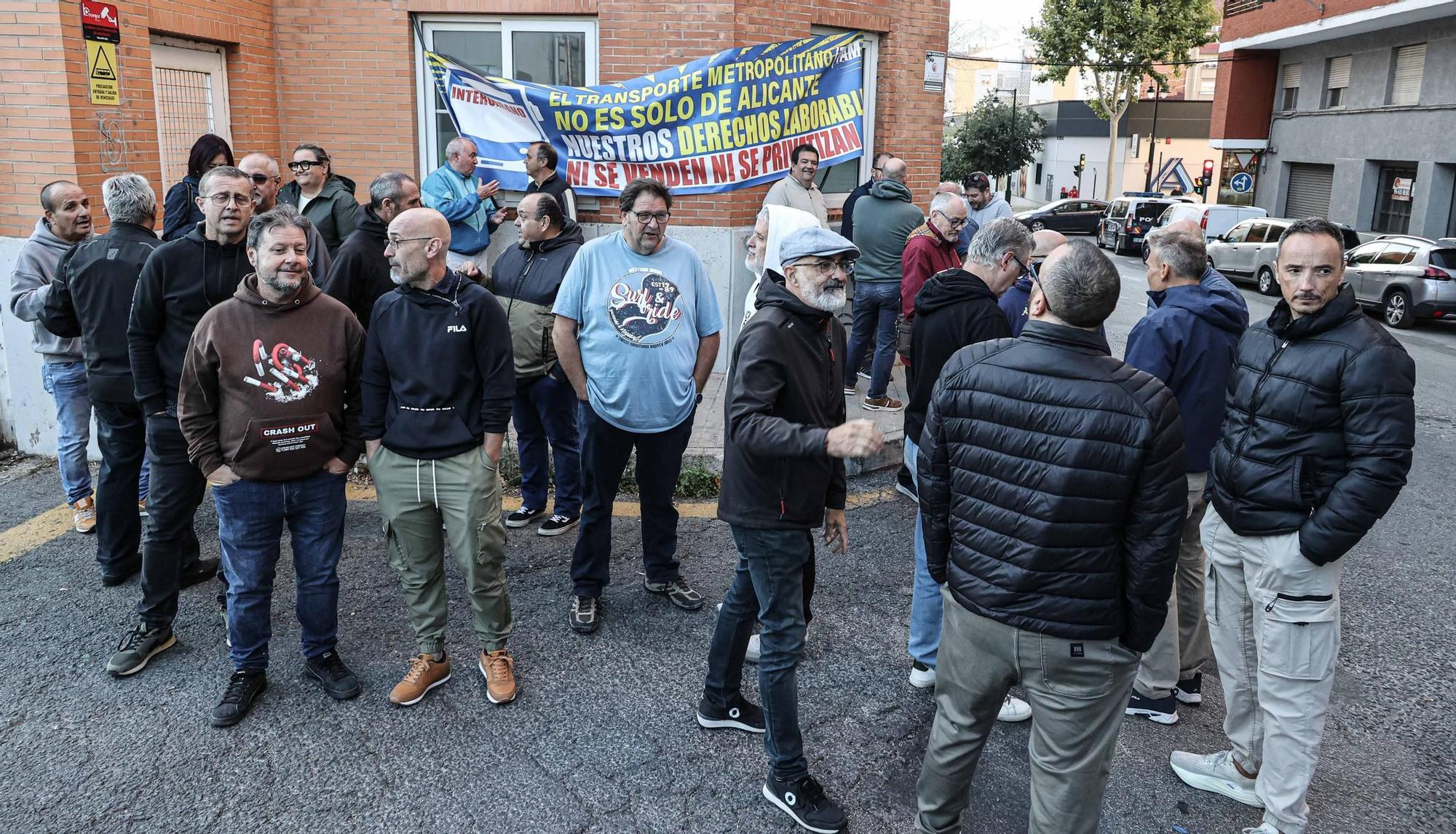 Imágenes de la huelga de los trabajadores de Automóviles La Alcoyana Vectalia