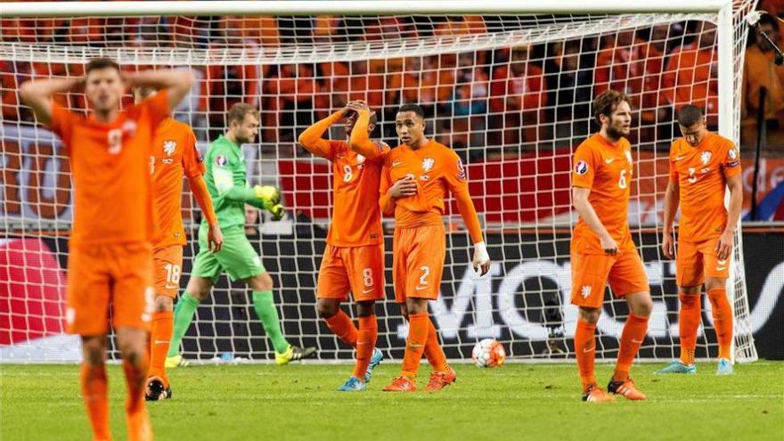 Holanda culmina su fracaso; Turquía y Croacia, directas a la Eurocopa