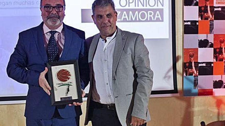 Una placa para LA OPINION-EL CORREO DE ZAMORA