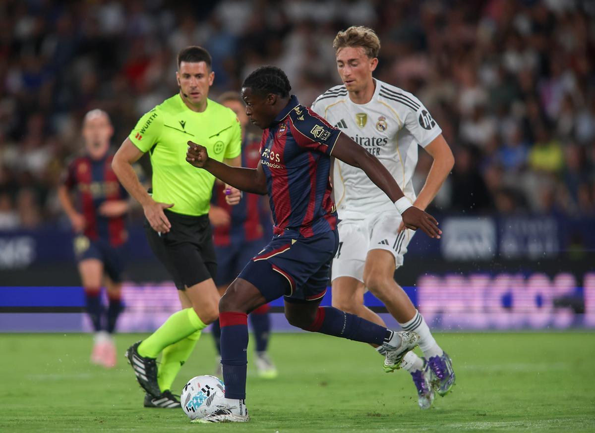 Todas las fotos del Levante UD - Real Madrid en el Ciutat de València