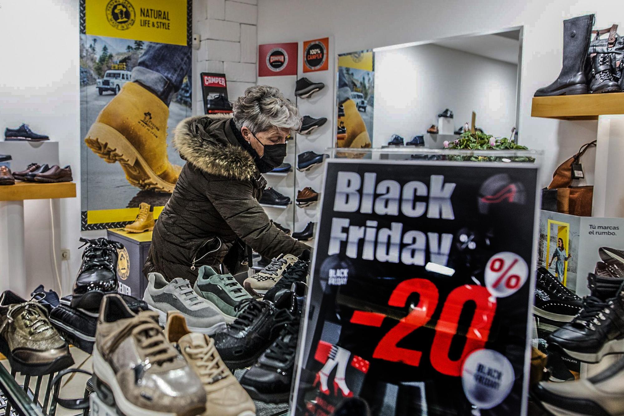 Las ventas se animan en una intensa jornada de Black Friday en Orihuela