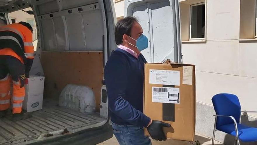 Finestrat repartirá 4.000 kits de mascarillas, geles y guantes