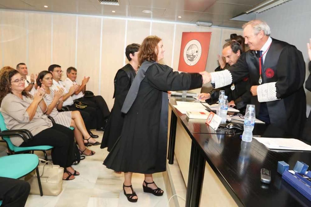Imposición de togas a ocho nuevos abogados
