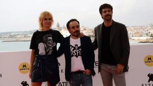 Nathalie Poza, Koldo Serra y Hugo Silva, tras la presentación de ’70 binladens’ en Sitges