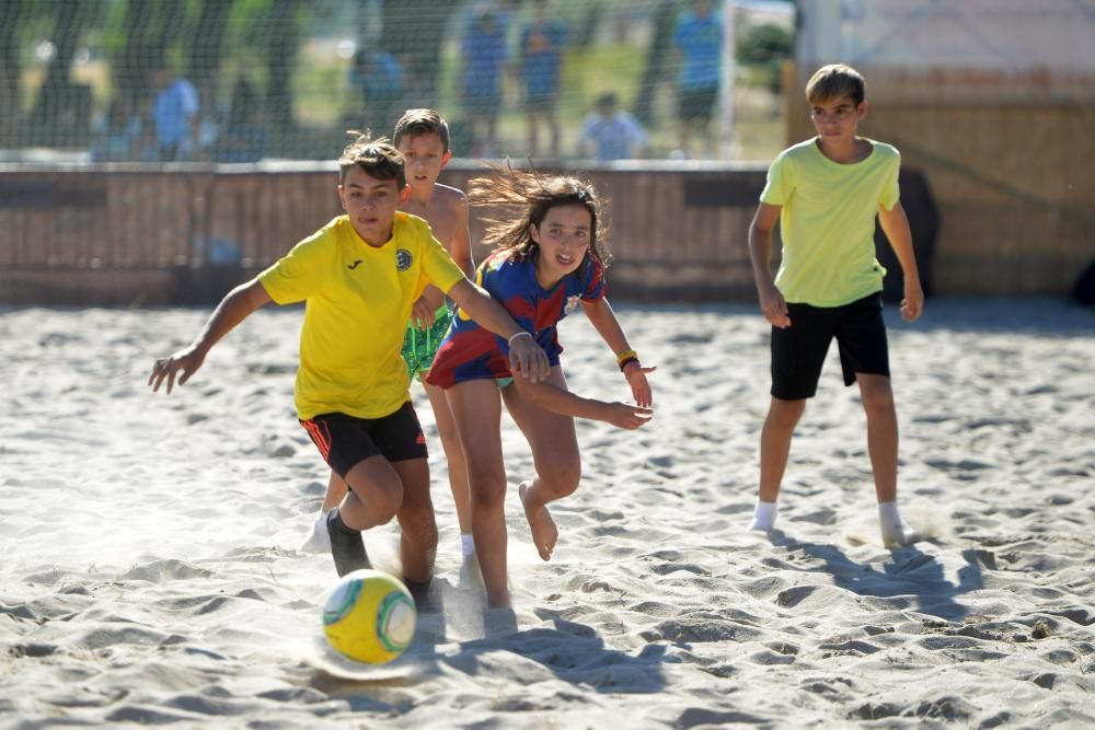 Juegos de verano en la playa de Lourido