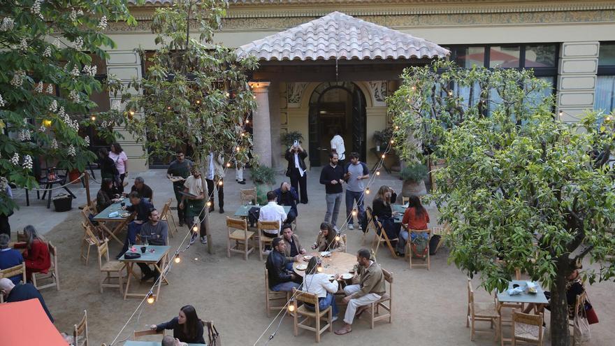 La terraza de la Font del Gat.