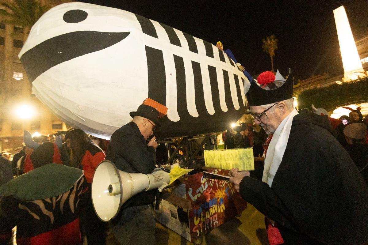 El Entierro de la Sardina pone el broche final al Carnaval de Alicante El Entierro de la Sardina pone el broche final al Carnaval de Alicante