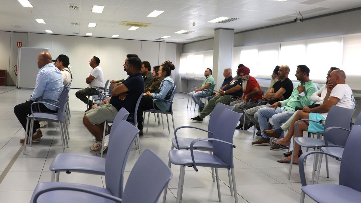 Los miembros de una red de bodas de conveniencia durante el juicio en el que han reconocido los cargos