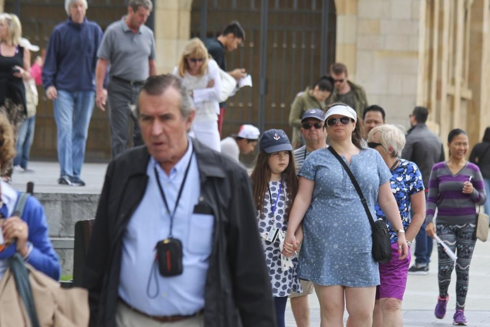 Desembarco de cruceristas extranjeros en Gijón