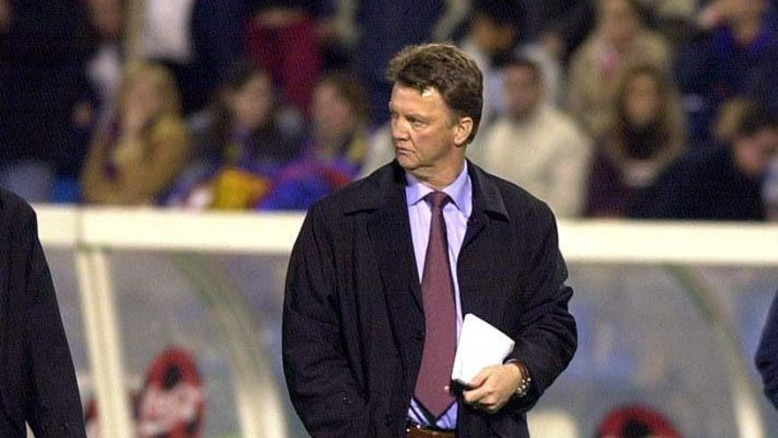 Louis Van Gaal dirigía al equipo azulgrana cuando cayeron ante el equipo alicantino.