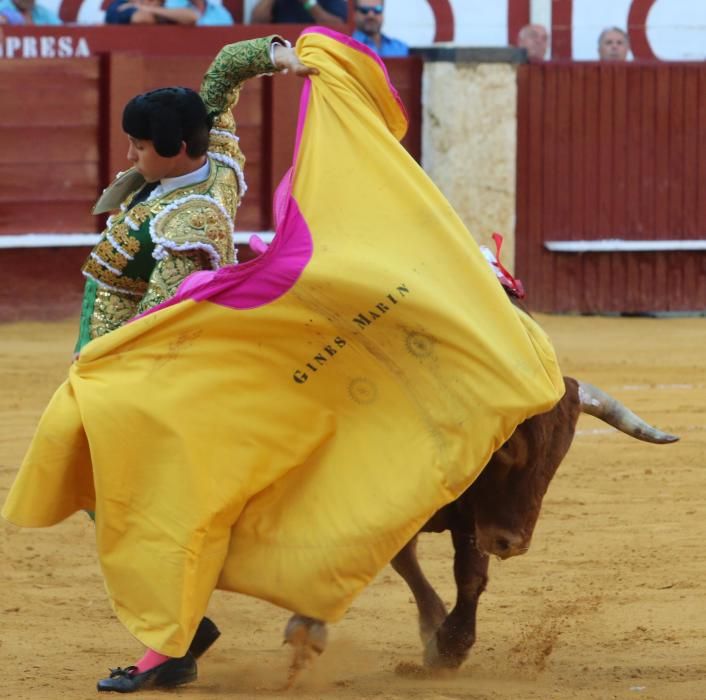 El mal juego de las reses de Domecq condicionó una corrida en la que sólo destacó Ginés Marín y en la que los hermanos Rivera Ordóñez tuvieron una actuación discreta