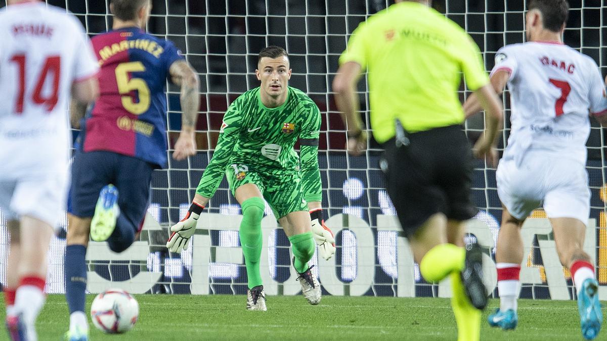Iñaki Peña, durante el partido entre el FC Barcelona y el Sevilla.