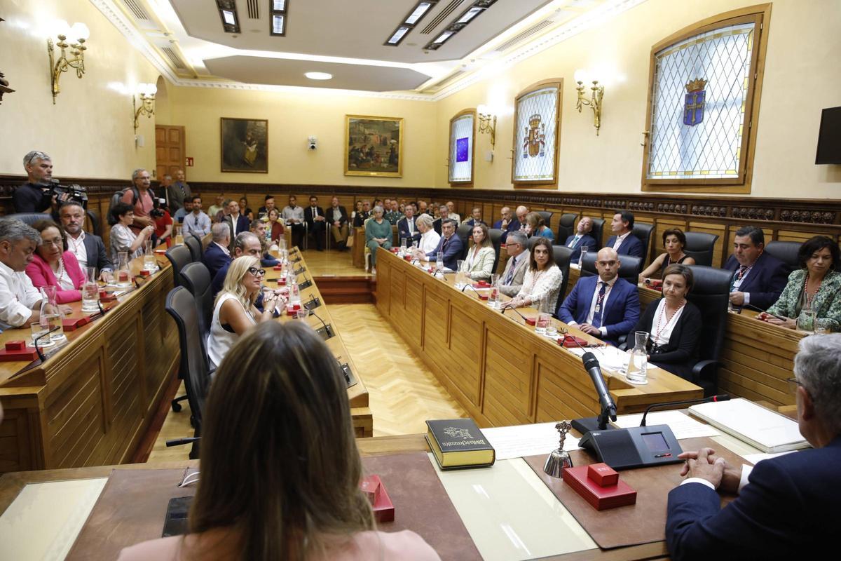 Un momento del pleno de investidura de Moriyón, en junio de 2023, con todos los ediles electos.