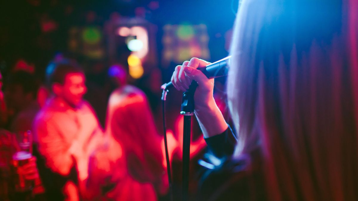 «Vaig anar a un karaoke amb Autotune i ara soc l’artista número 1 a Espanya i Llatinoamèrica» «Vaig anar a un karaoke amb Autotune i ara soc l’artista número 1 a Espanya i Llatinoamèrica»