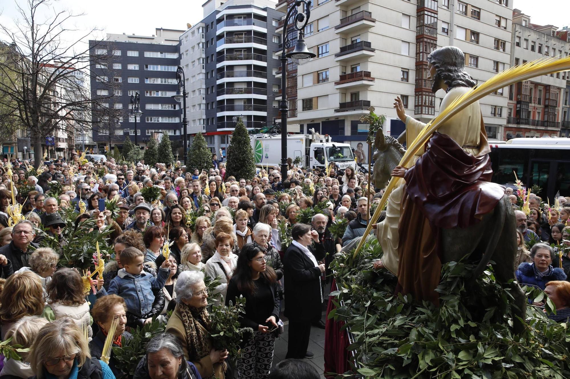 EN IMÁGENES: Gijón procesiona para celebrar el Domingo de Ramos