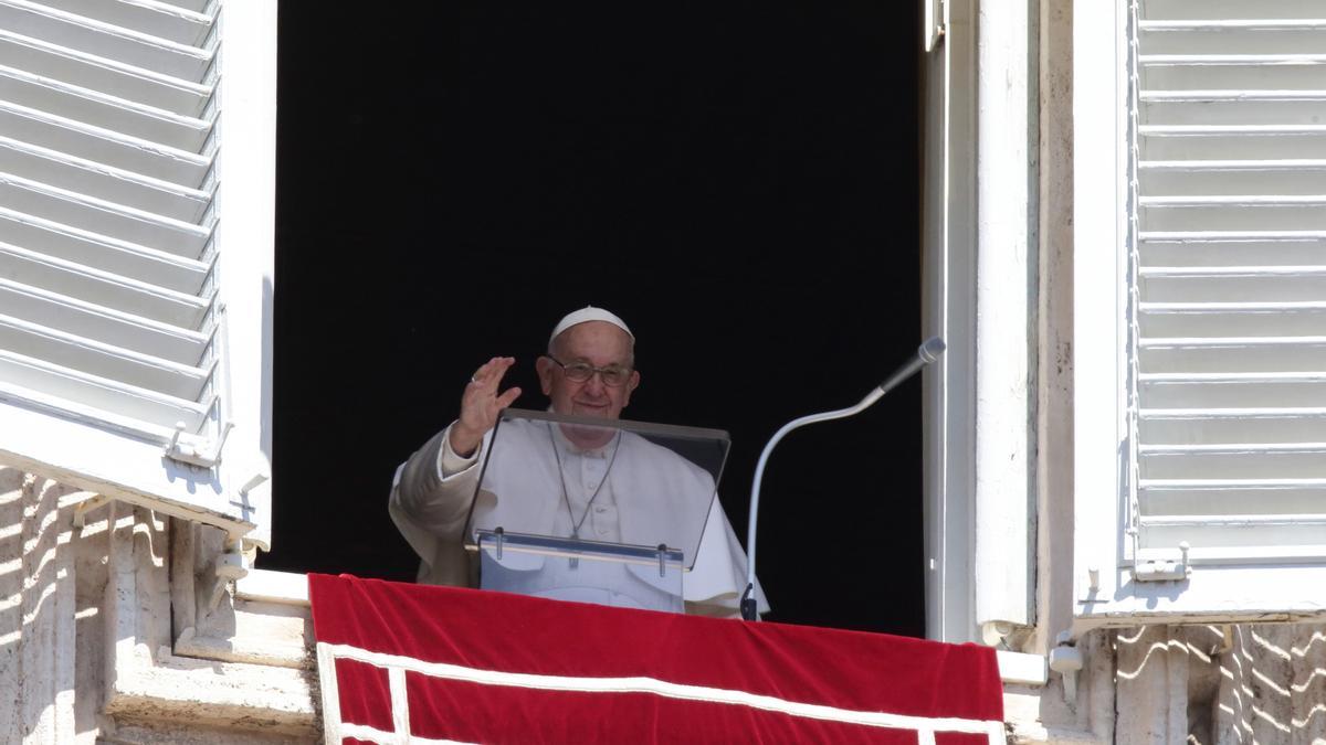 Archivo - El Papa en una imagen de archivo del 10 de abril de 2023.