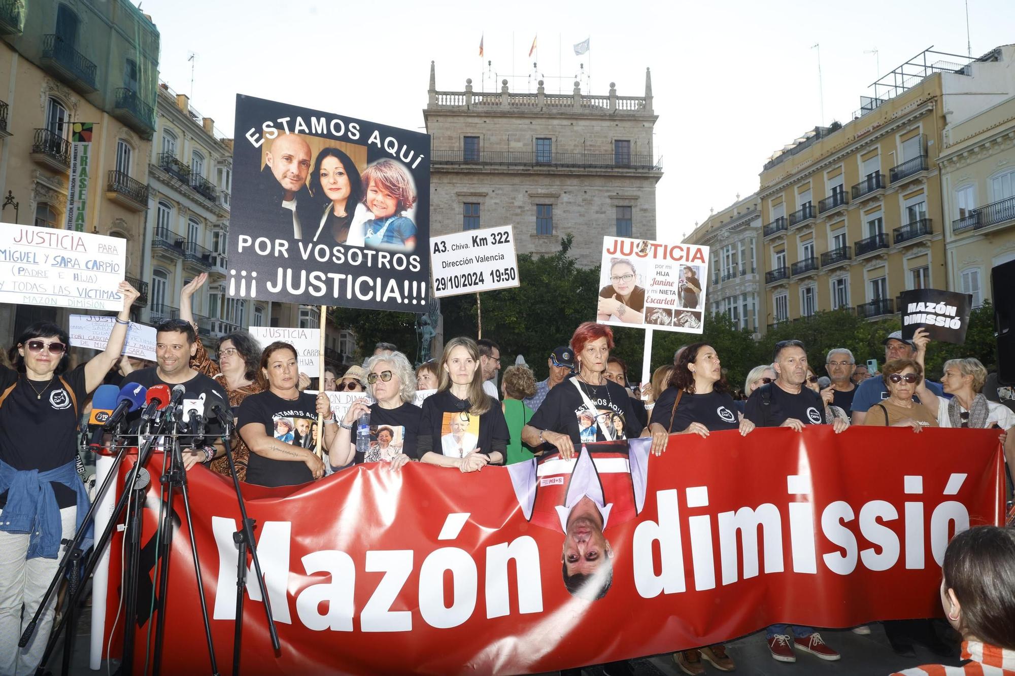 Familiares de las víctimas y afectados por la dana encabezan la manifestación del 29-M