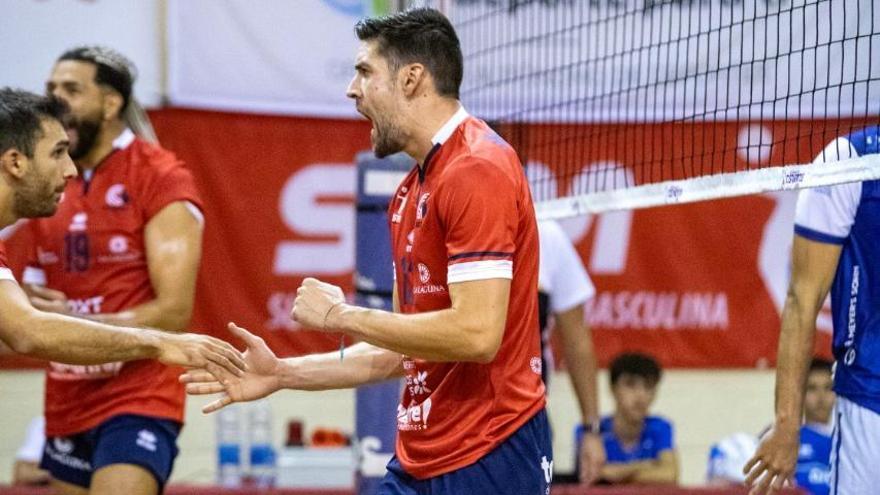 Gabriel del Carmen celebra un punto en un choque anterior.