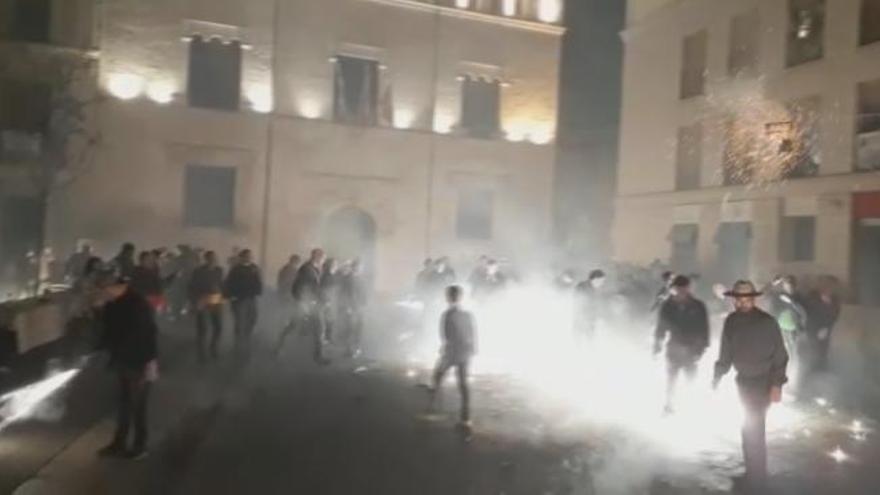 Alzira revive una 'cordà' en el homenaje al 'foc antic'