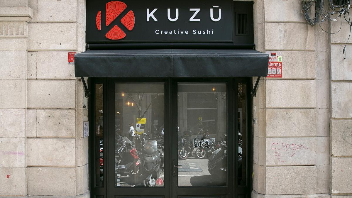 La entrada del restaurante Kuzu.