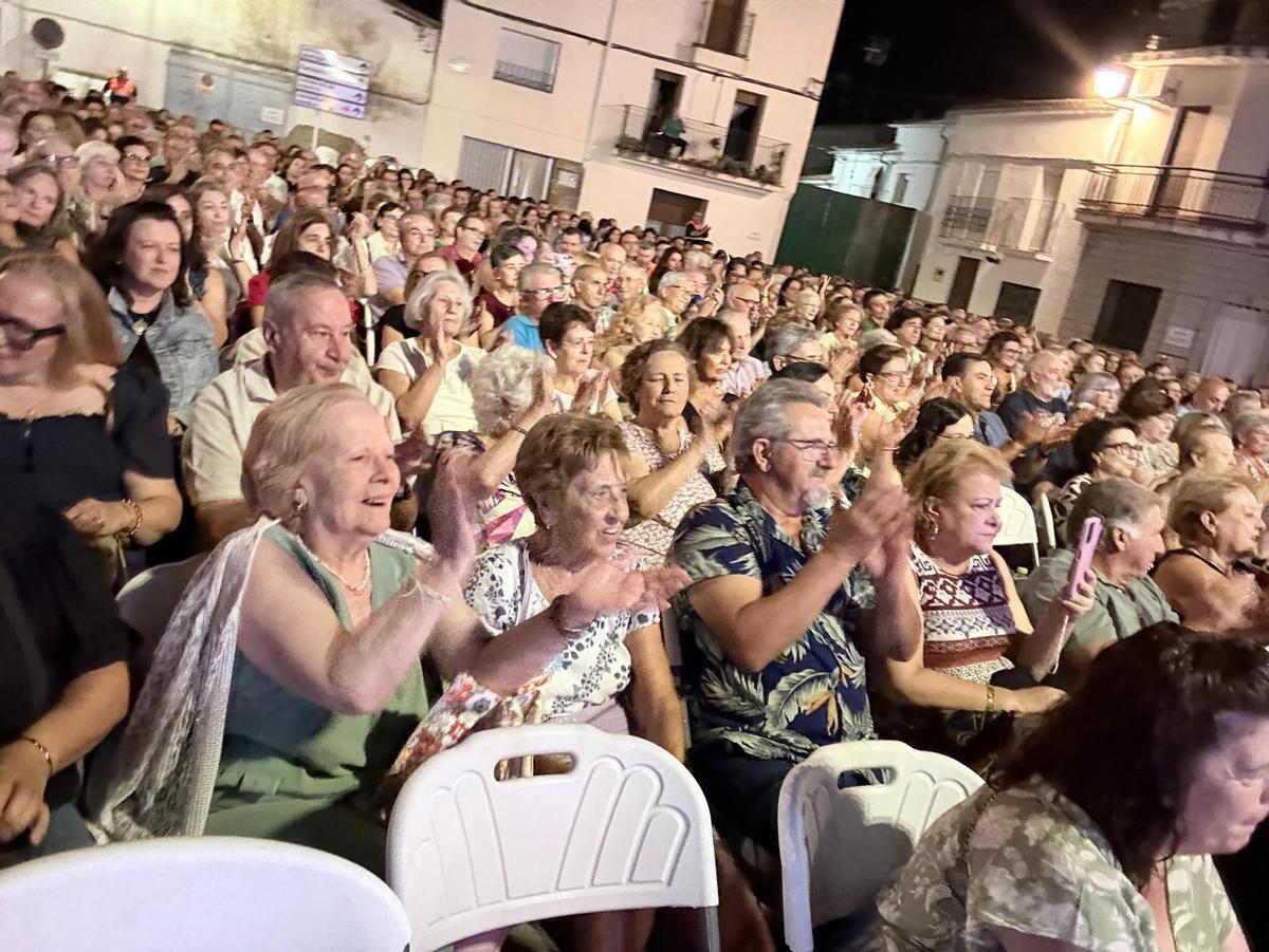 Público asistente en el concierto de Paco Montalvo el pasado sábado.