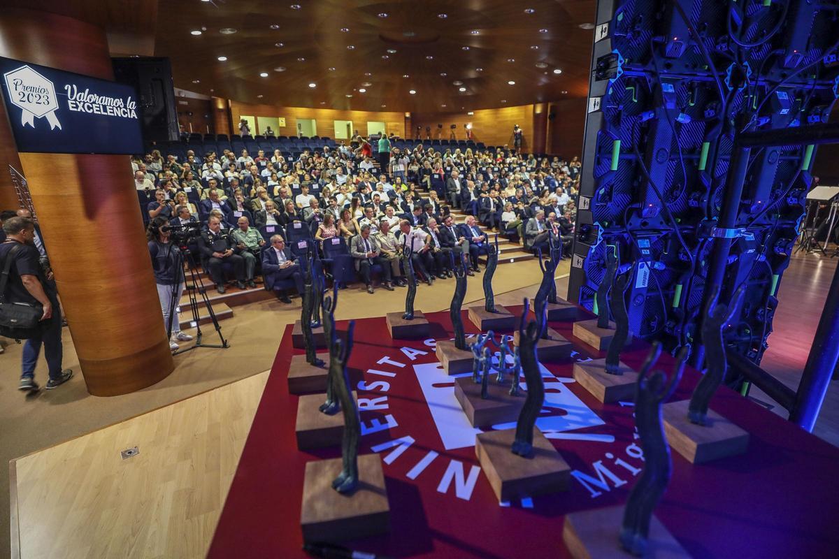 Los premios preparados para entregarse.