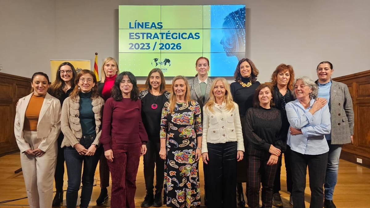 La nueva presidenta de BPW Spain, Eva Blasco García, junto al resto de mujeres que forman parte de la junta.
